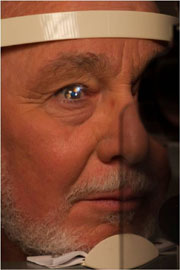 Slit-lamp-examination_3